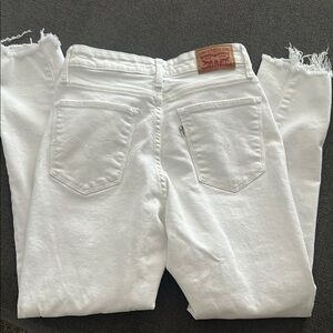 Levi's Women's Skinny ankle Leg White Jeans